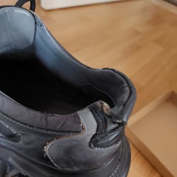 Elle Ayakkabı Çalışanların Umursamaz Tavrı