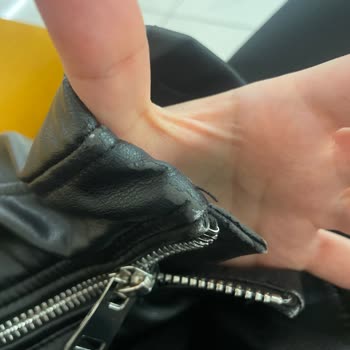 Zara Marka Deri Ceketim Kolları Soyuldu