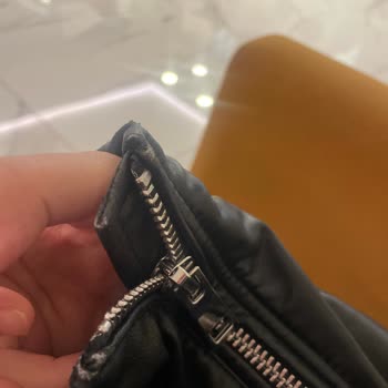 Zara Marka Deri Ceketim Kolları Soyuldu