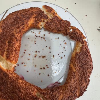 BirSimit Cafe Simit İçinde Metal Çıktı