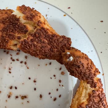 BirSimit Cafe Simit İçinde Metal Çıktı