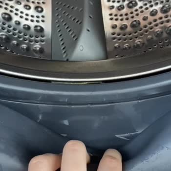 Bosch Çamaşır Makinesi Lastik Arasında Su Birikmesi.