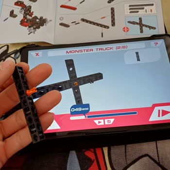 Clementoni Eksik Parçalarla Gelen Oyuncak Kamyon