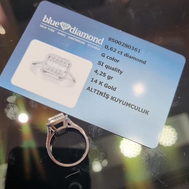 Blue Diamond Aylardır Yüzüğümü Kullanmama Müsaade Etmedi.