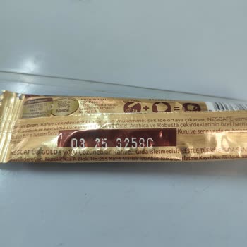 Nescafe Gold Resmen Toz Halinde Altın Kahve Çekirdeğinden Eser Yok.