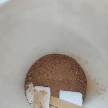 Nescafe Gold Resmen Toz Halinde Altın Kahve Çekirdeğinden Eser Yok.