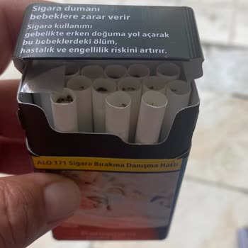 Parliament Sigara Sarımı Gevşek Tütünler Dökülüyor