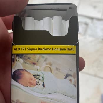 Parliament Sigara Sarımı Gevşek Tütünler Dökülüyor