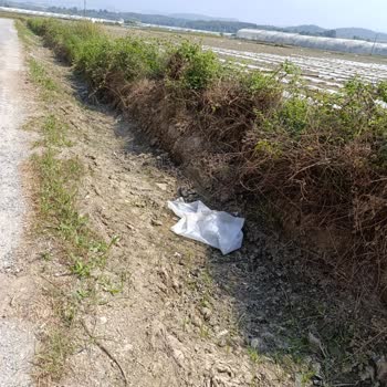 Manavgat Belediyesi Yol Boyu Kazılan Kanalın Herhangi Bir Kazaya Meydan Vermeden Çözüm