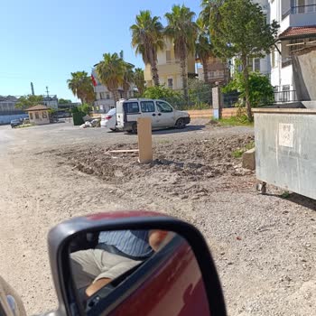 ASAT (Antalya Su İşleri) Yolun 3 Yeri Su Patlaması Sonucu Kazıldı Yol Tamir Edilmiyor