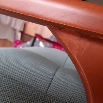 İstikbal Ahşabın Boya İşçiliği Dalgalı Rahatsız Edici Ve Ürünümden Mutsuzluğum