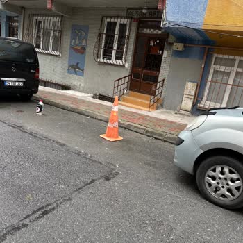 Esenler Belediyesi Yol Kaldırım Ve Duvar İhlali