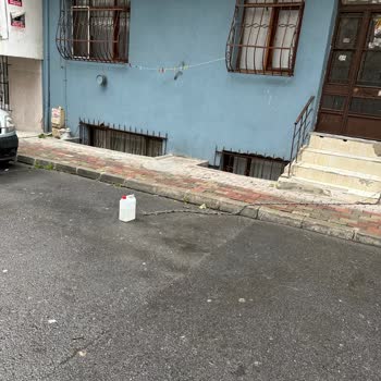 Esenler Belediyesi Yol Kaldırım Ve Duvar İhlali