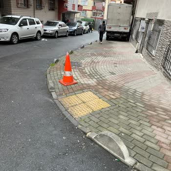 Esenler Belediyesi Yol Kaldırım Ve Duvar İhlali