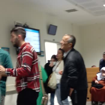 Sağlık Bakanlığı Hastanede Sıra Gelmiyor İnsanlar Sırasız Giriyor