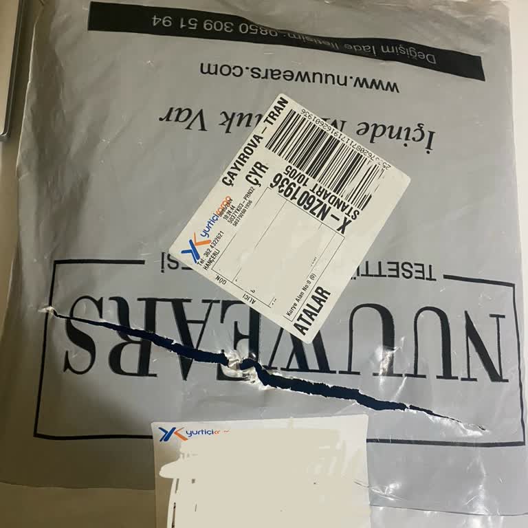 Yurtiçi Kargo Paketinin Yırtık Gelmesi
