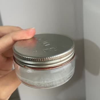 Jowe Kaş Sabitleyici De Bakteri Üredi