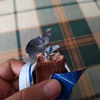 Beyoğlu Çikolata Bar Çikolatadan Metal Bir Şey Çıktı.