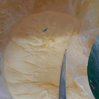Kebir Süt ve Süt Ürünleri Kebir Tereyağ İçerisinden Ne Olduğu Anlaşılmayan Plastik Çıktı