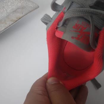 Nike Ayakkabıda Beklenmedik Yırtılma Ve Koku Sorunu