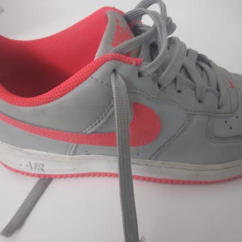 Nike Ayakkabıda Beklenmedik Yırtılma Ve Koku Sorunu