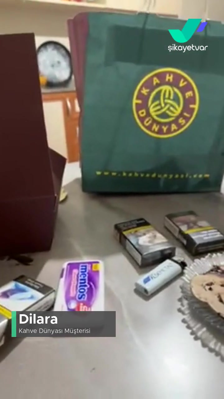 Kahve Dünyası Pastasından Çıkan Plastik Siyah Parça! videonun kapak resmi