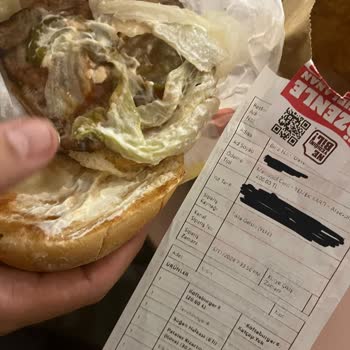 Burger King Müşteriye Yalan Söylüyor