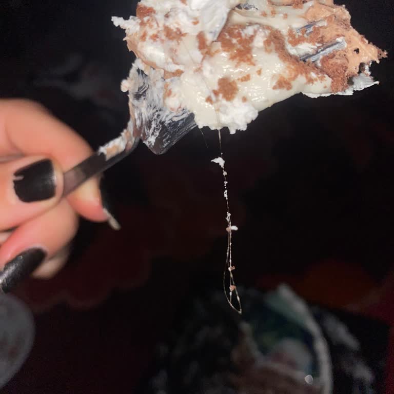 Dilek Pastanesi Pastanın İçinde Saç Çıktı.