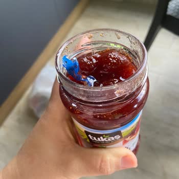 Tukaş Çilek Reçeli İçerisinden Çıkan Plastik
