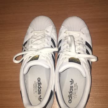 adidas Üretim Hatası Sol Büyük Sağ Küçük