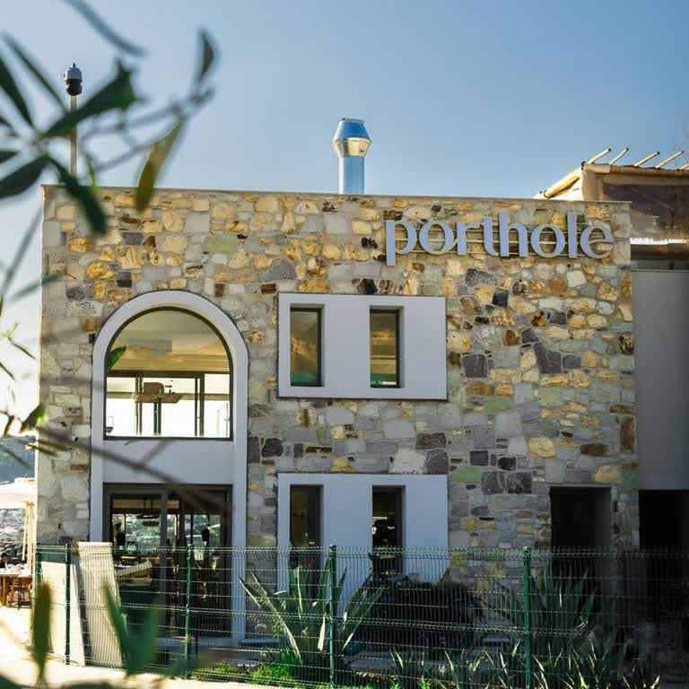 Porthole Restoran (Foça) Yüksek Fiyat Sürprizi: Dört Kişilik Kahvaltı Hayal Kırıklığı