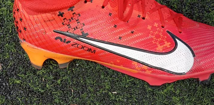 nike-marka-krampon-sag-kismi-
