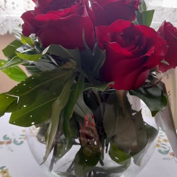 ÇiçekSepeti Çürük Özensiz Ve Yanlış Çiçek Gönderdiler