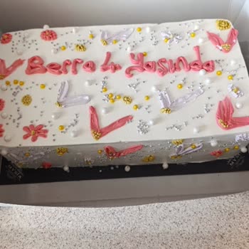 Mysia Pasta Cafe İstenile Pasta İle Yapıp Gönderdikleri Pastanın Alakası Yok