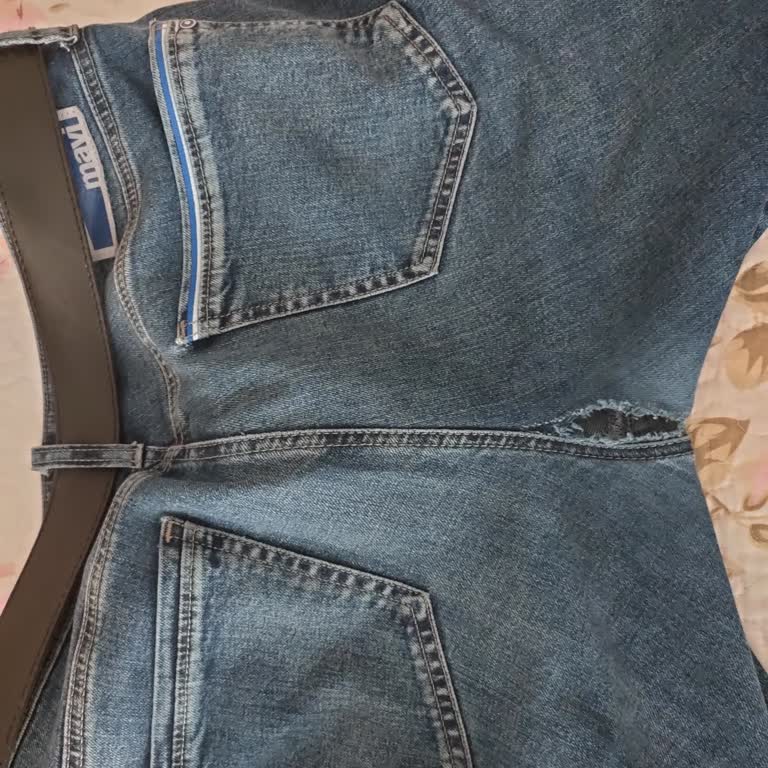 Mavi Kot Pantolonun Kısa Sürede Yırtılması