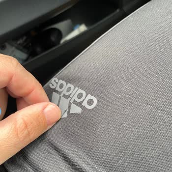 Adidas Ambleminin Yerinden Düşmesi