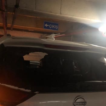 Korupark AVM Korupark Otoparkında Arabamın Camı Kırıldı