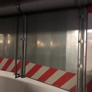 Korupark AVM Korupark Otoparkında Arabamın Camı Kırıldı