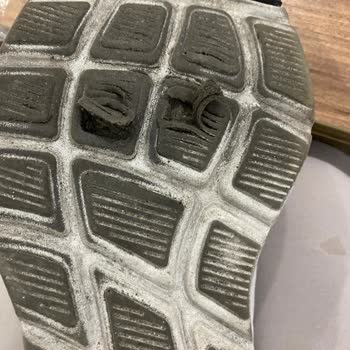 Skechers Ayakkabı Tabanı Parçalandı