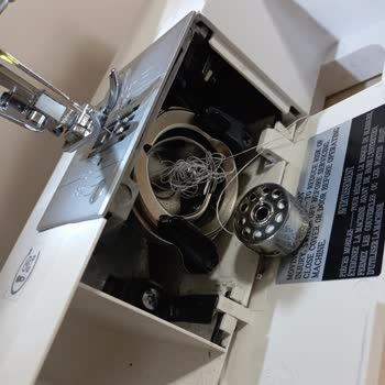Singer Brilliance Dikiş Makinesi Altta İp Topluyor