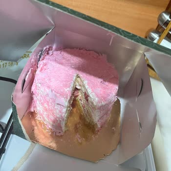 Pelikan Cafe Pelikan Pastahaneleri Görseldeki Pastadan Farklı Pasta Gönderdi