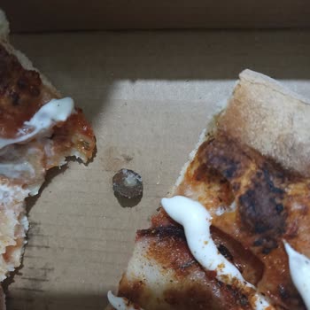 Domino's'dan Zeytin Çekirdekli Pizza!