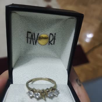 Favori Kuyumculuk Yüzüğün Taşı Düştü