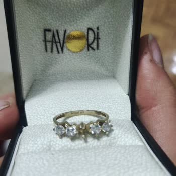 Favori Kuyumculuk Yüzüğün Taşı Düştü