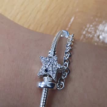 Pandora Mücevher Pandora Bileklik Taş Düşmesi Ve Ellerinde Stok Yok Bahanesi