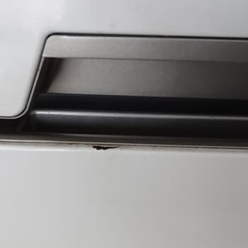 Vestel NF48001 Çift Kapılı Buzdolabı Kapakta Paslanma Boya Atma