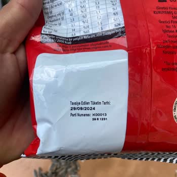 Migros Kara Ayçekirdeği İçindeki Salyangoz