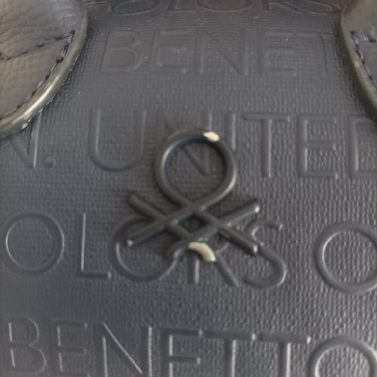 Benetton Çanta Logosu Soyuluyor