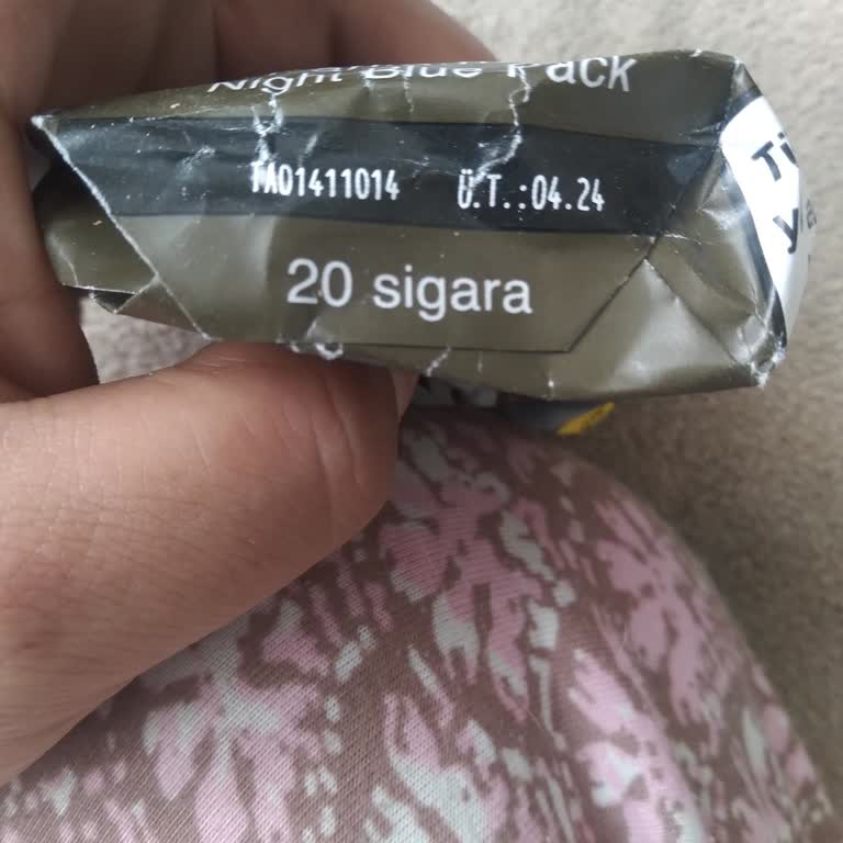 Parliament Sigarasında Yeşilimsi Lekeler Paket İçinde Sigara Dalında