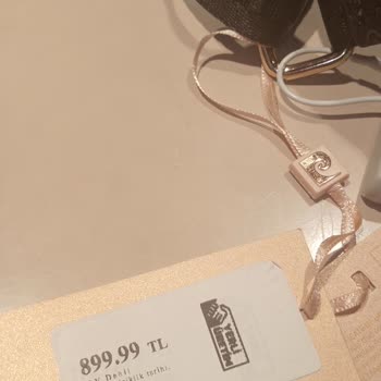 Modanisa Pierre Cardin Tasche und falsche Preisauszeichnung, unhöfliches Verhalten